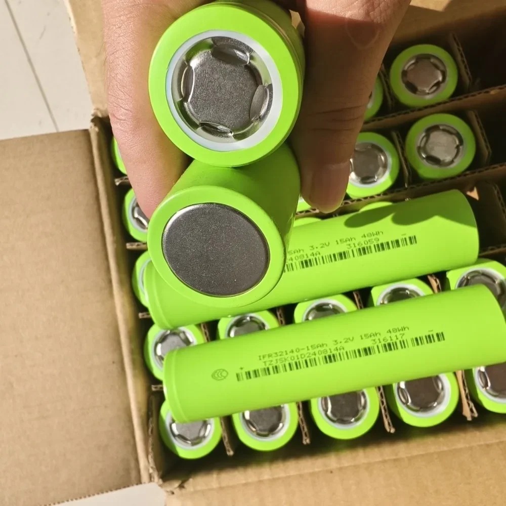 Nieuwe LiFePO4 32140 3.2V 15Ah - Renewable Energy Engineering recensie en prijs